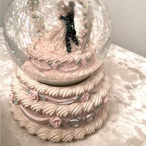 Lord and Taylor Elegant Wedding Cake Snow Globe with Bride and Groom music box